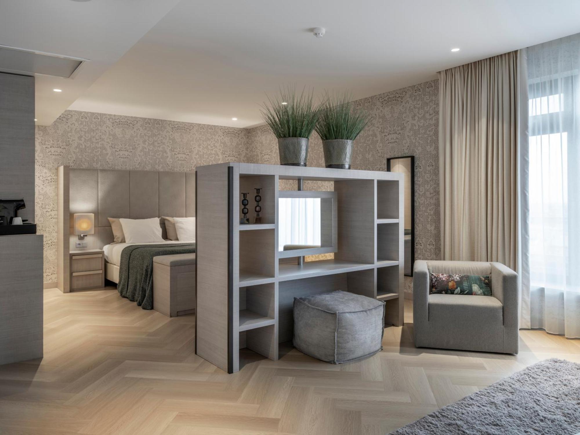 Junior Suite,1499986699:JPEG